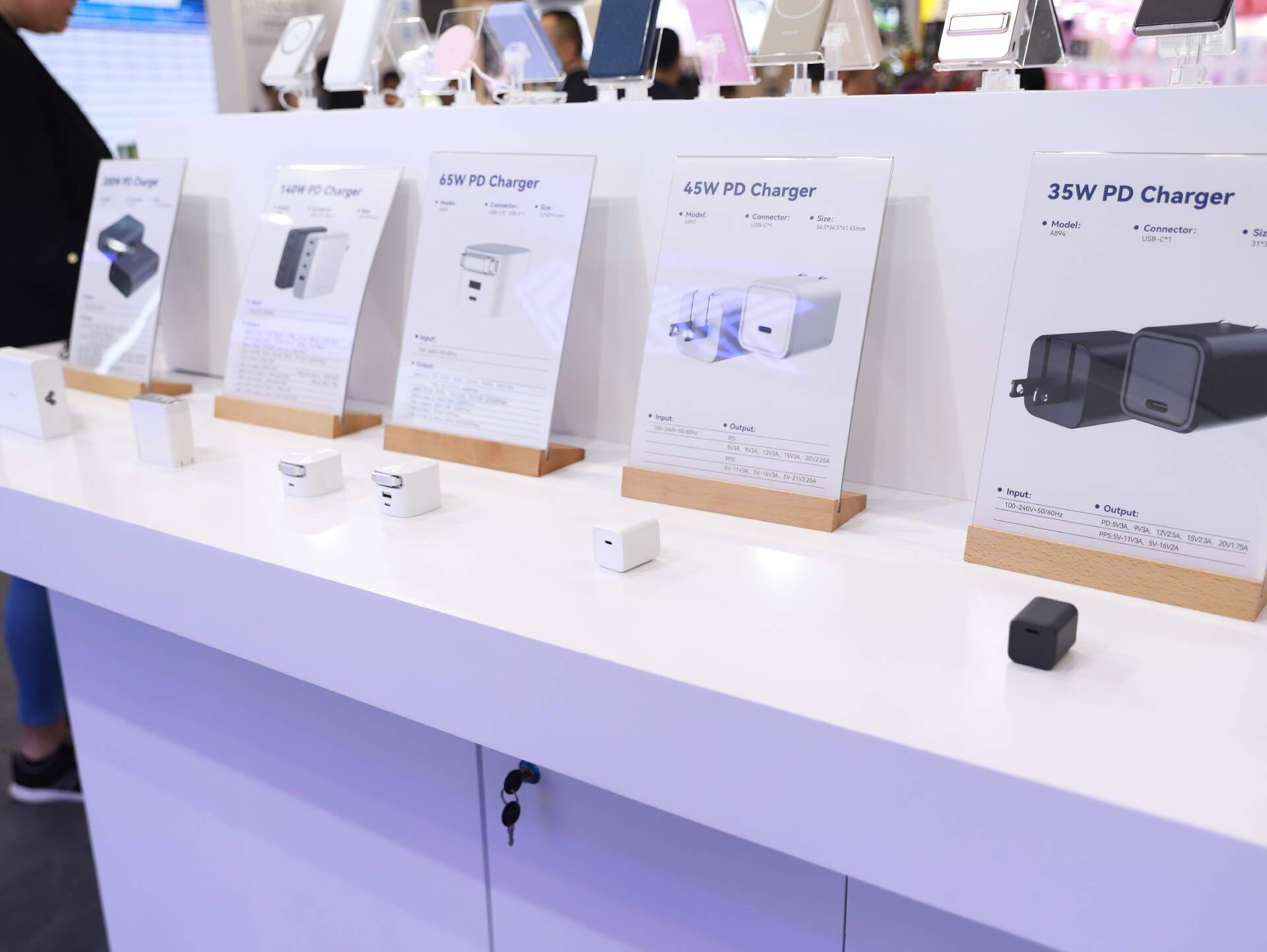港环球资源消费电子展产品荣获环球资源创新大奖不朽情缘游戏网站址AOHAI奥海科技亮相香(图2)